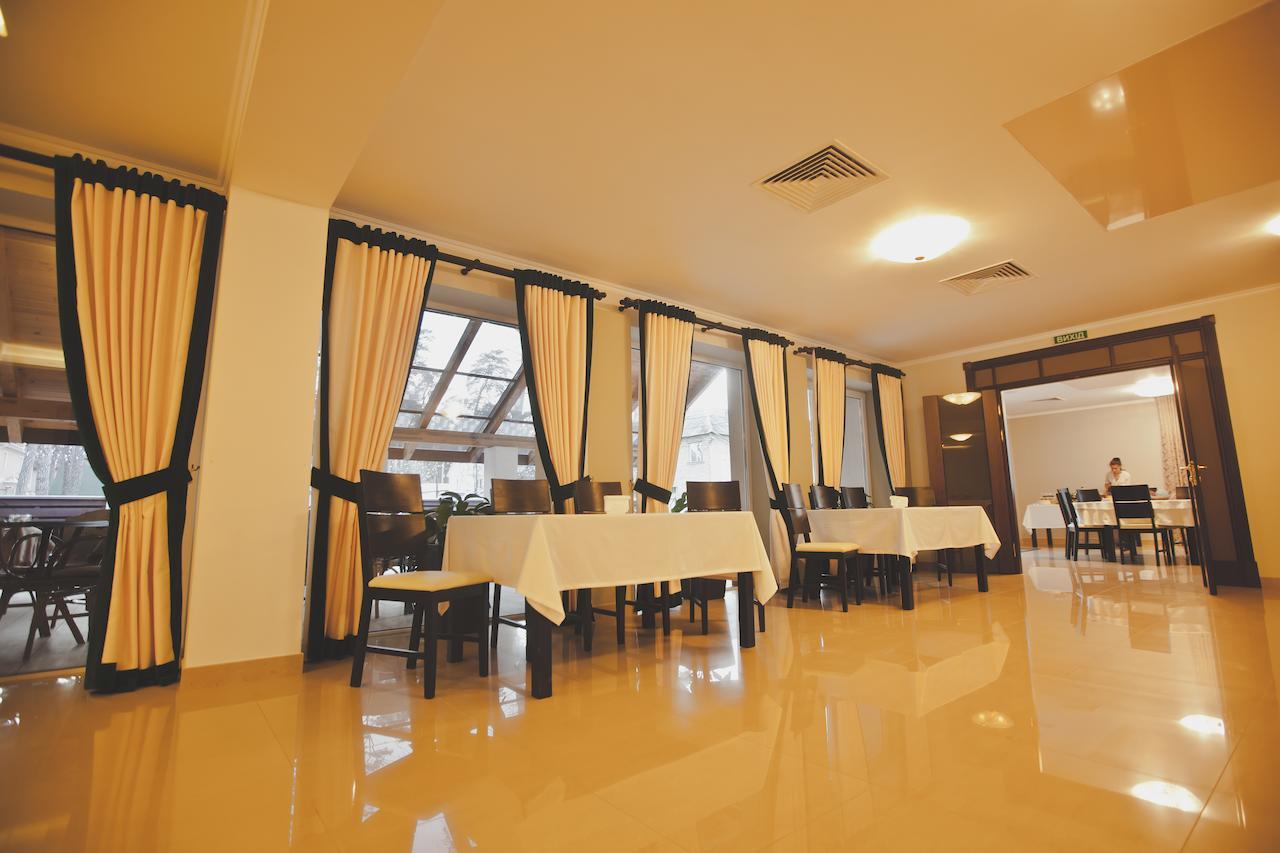 Viktoria Park Hotel Буча Экстерьер фото