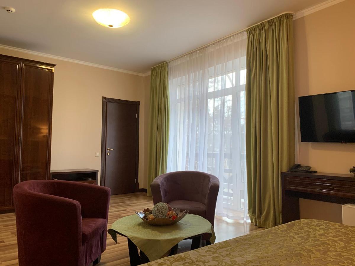 Viktoria Park Hotel Буча Экстерьер фото